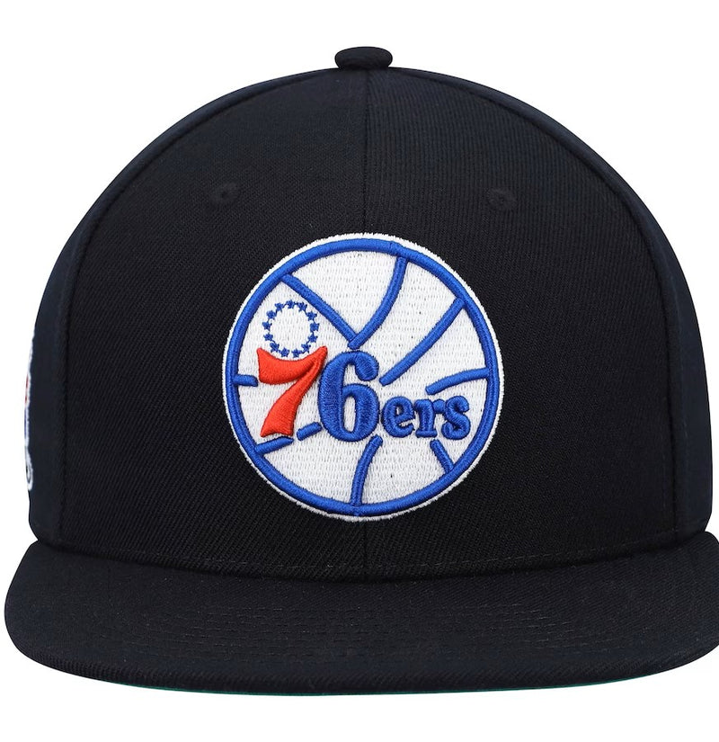 Men's Philadelphia 76ers Mitchell & Ness Black Hardwood Classics 1983 NBA Finals Top Shot Snapback Hat